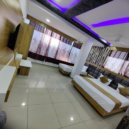Hotel Rudra Palace Ānand Esterno foto