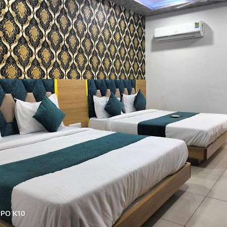 Hotel Rudra Palace Ānand Esterno foto
