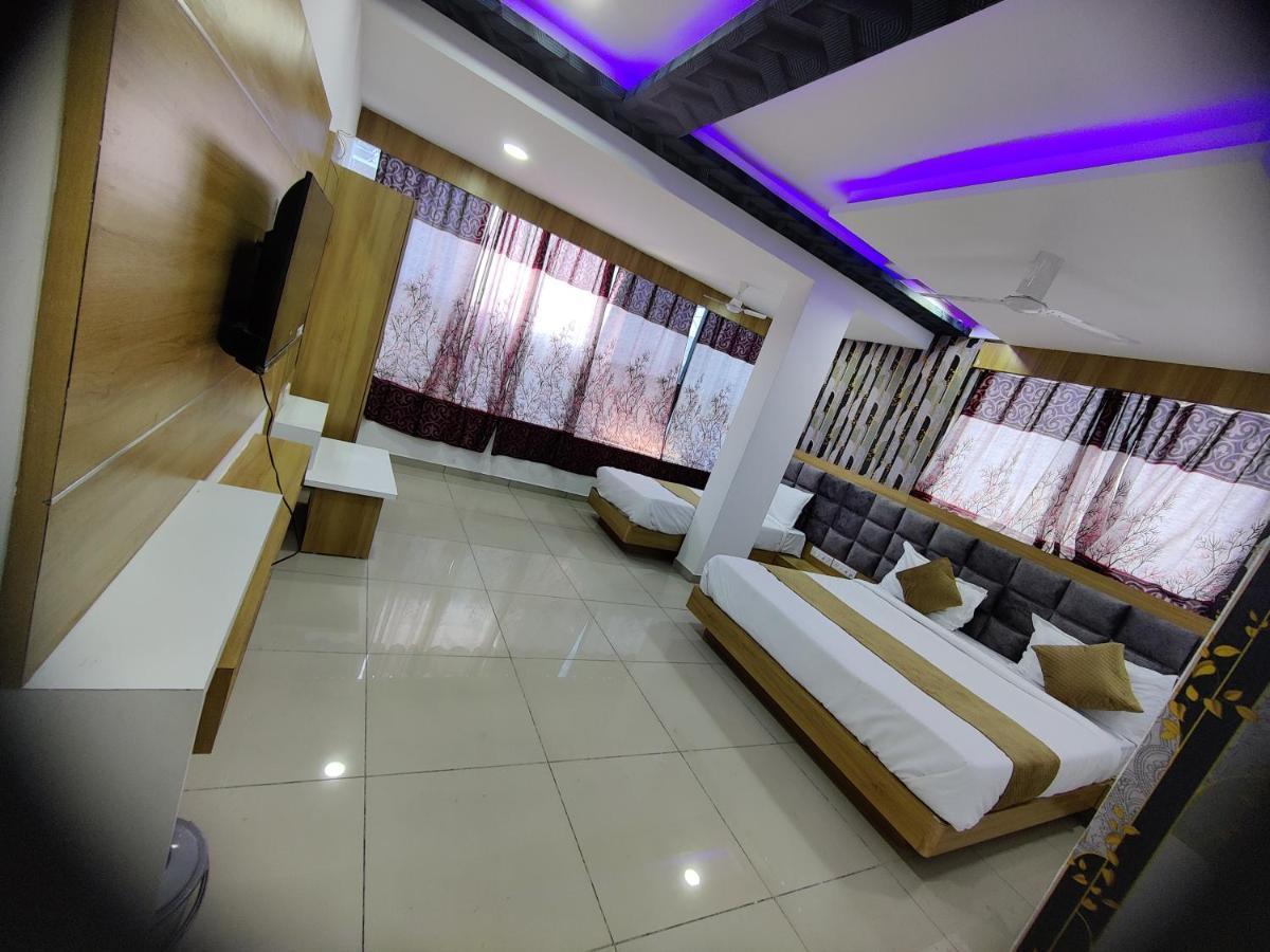 Hotel Rudra Palace Ānand Esterno foto
