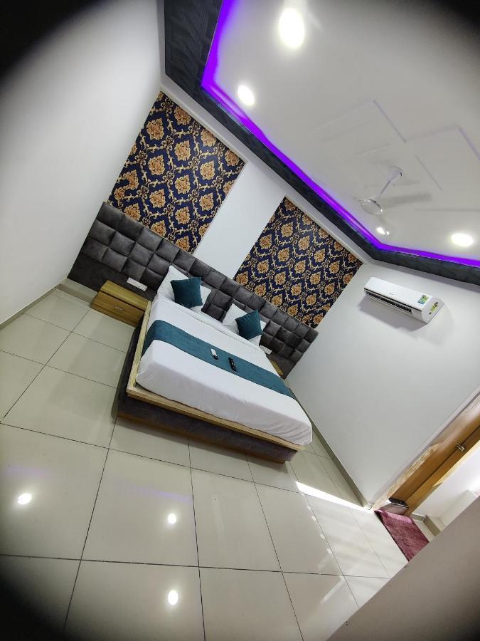 Hotel Rudra Palace Ānand Esterno foto