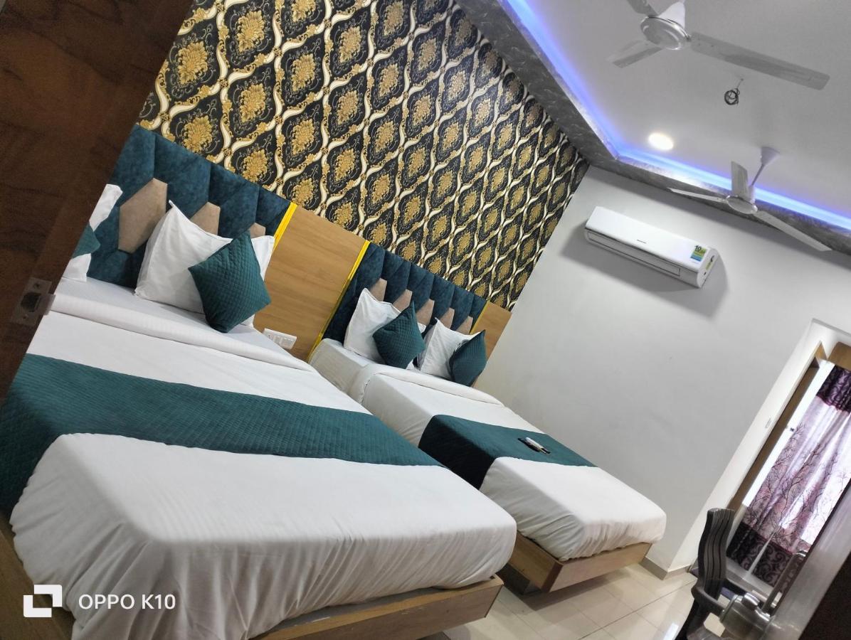 Hotel Rudra Palace Ānand Esterno foto