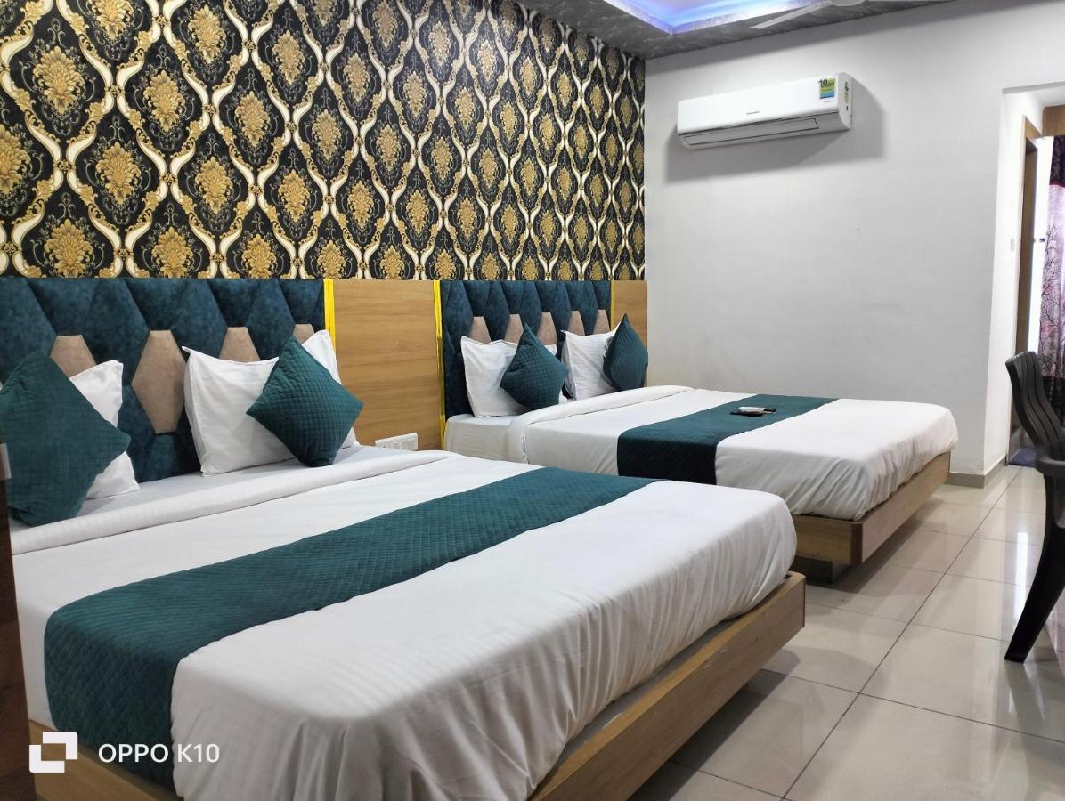 Hotel Rudra Palace Ānand Esterno foto