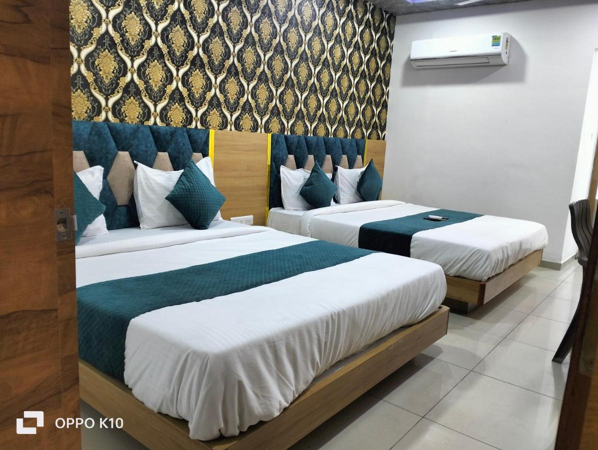 Hotel Rudra Palace Ānand Esterno foto