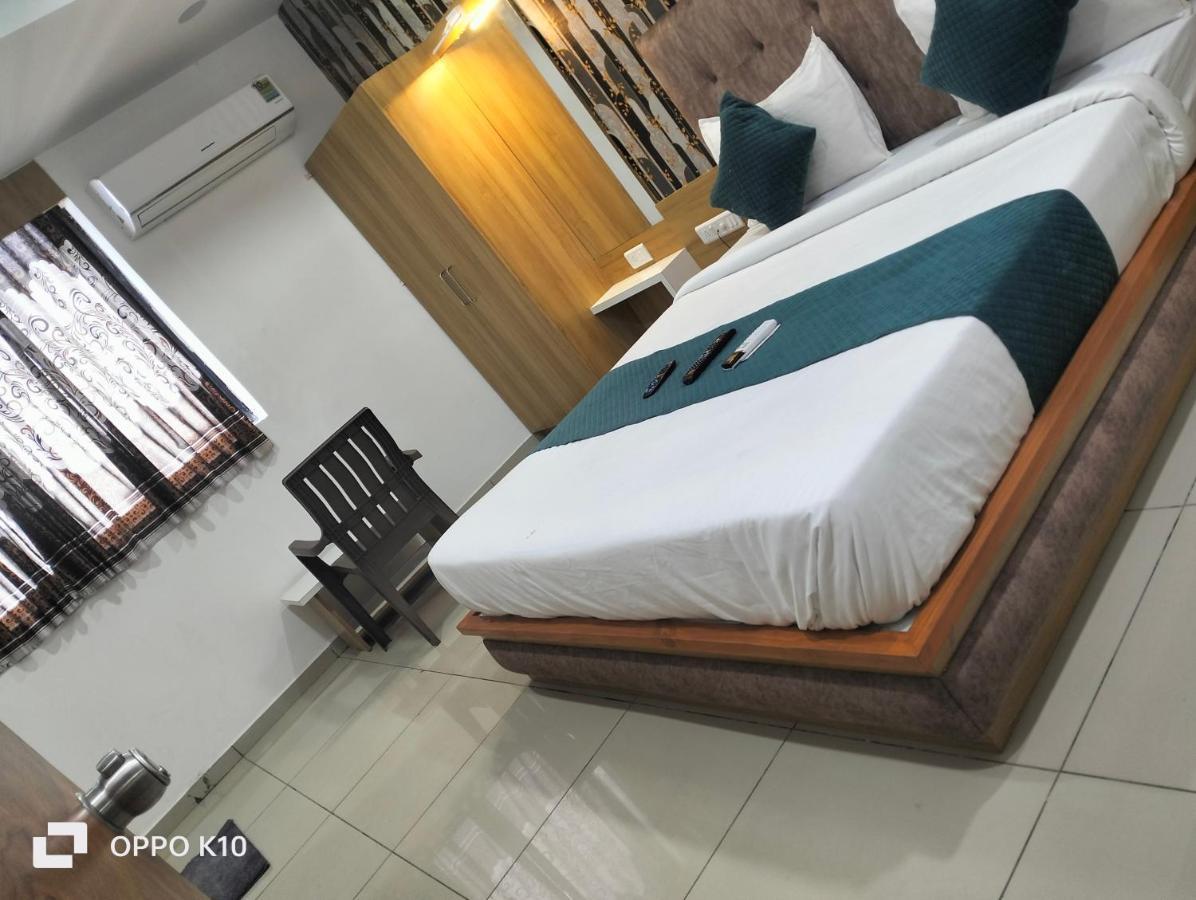 Hotel Rudra Palace Ānand Esterno foto