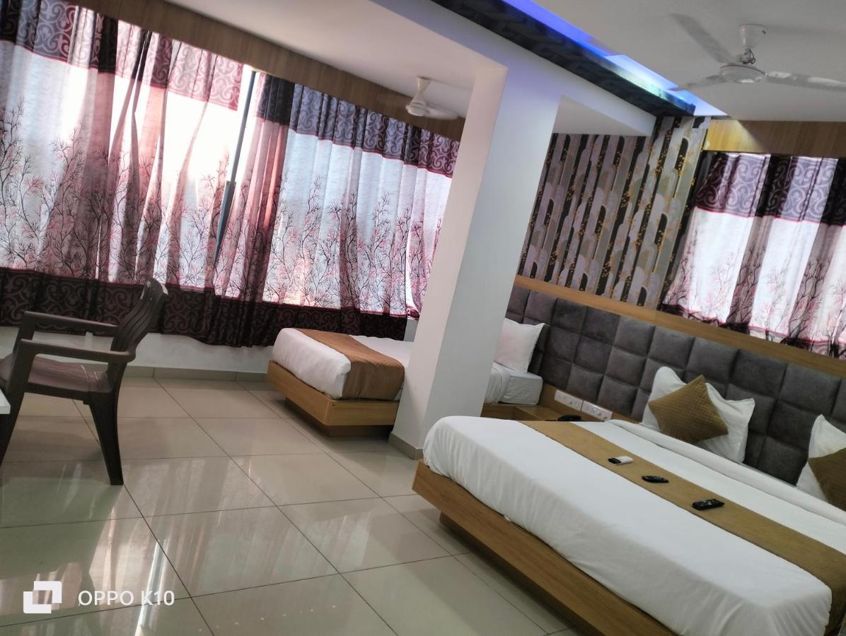 Hotel Rudra Palace Ānand Esterno foto