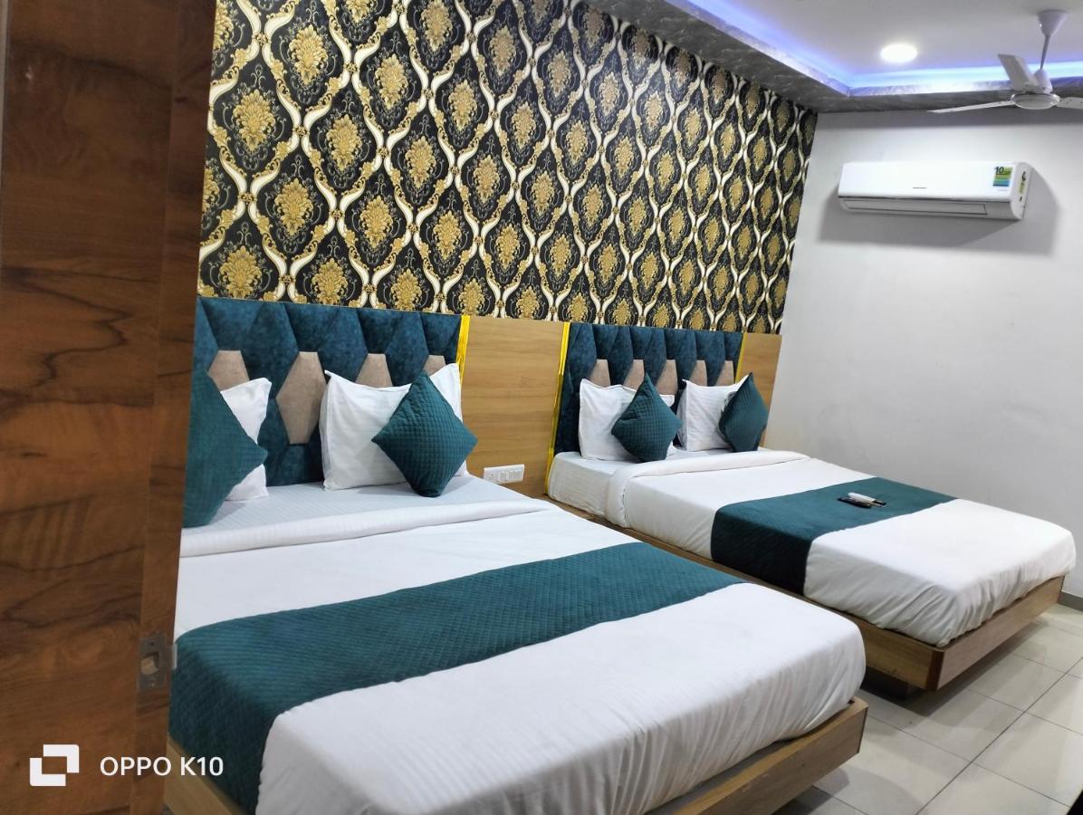 Hotel Rudra Palace Ānand Esterno foto